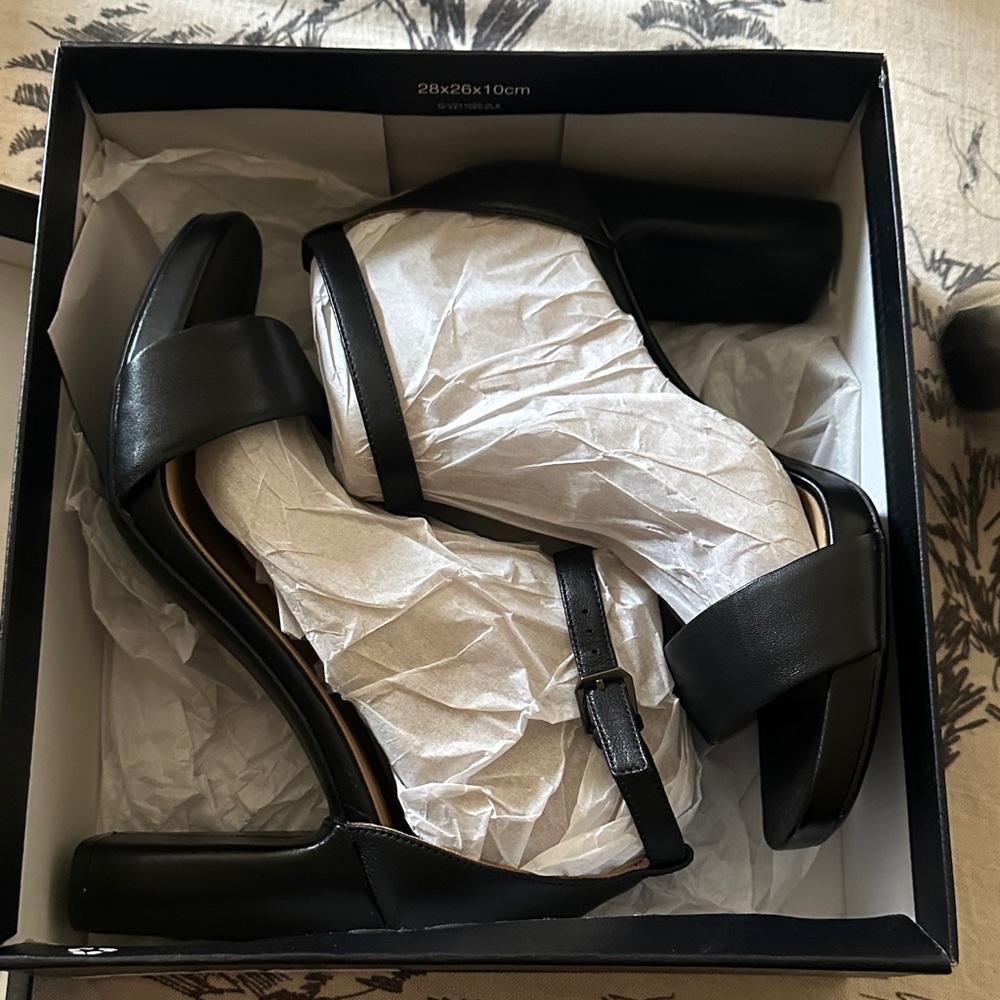 Naturalizer Joy Black leather heels women’s size 9 1/2 Wide. New in box